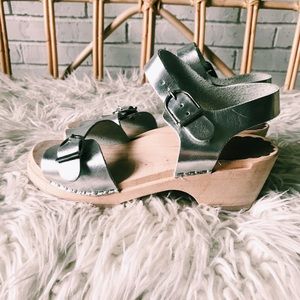 NWOT Hanna Andersson Silver Clogs / Sandals